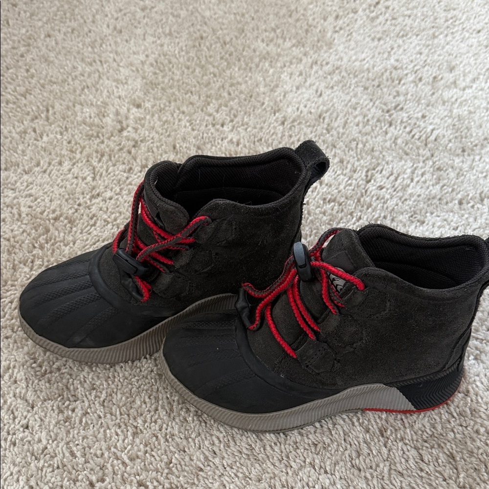 Sorel Kids Black and Red out and about boots